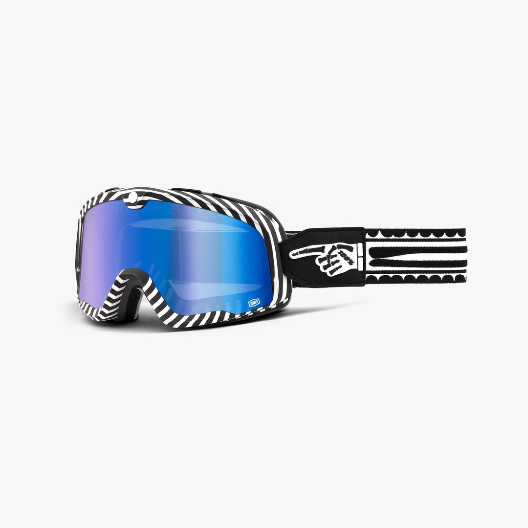 100% Barstow Death Spray Brille mit schwarz-weiss gemustertem Rahmen, blau verspiegelter Scheibe und Handmotiv am Band.