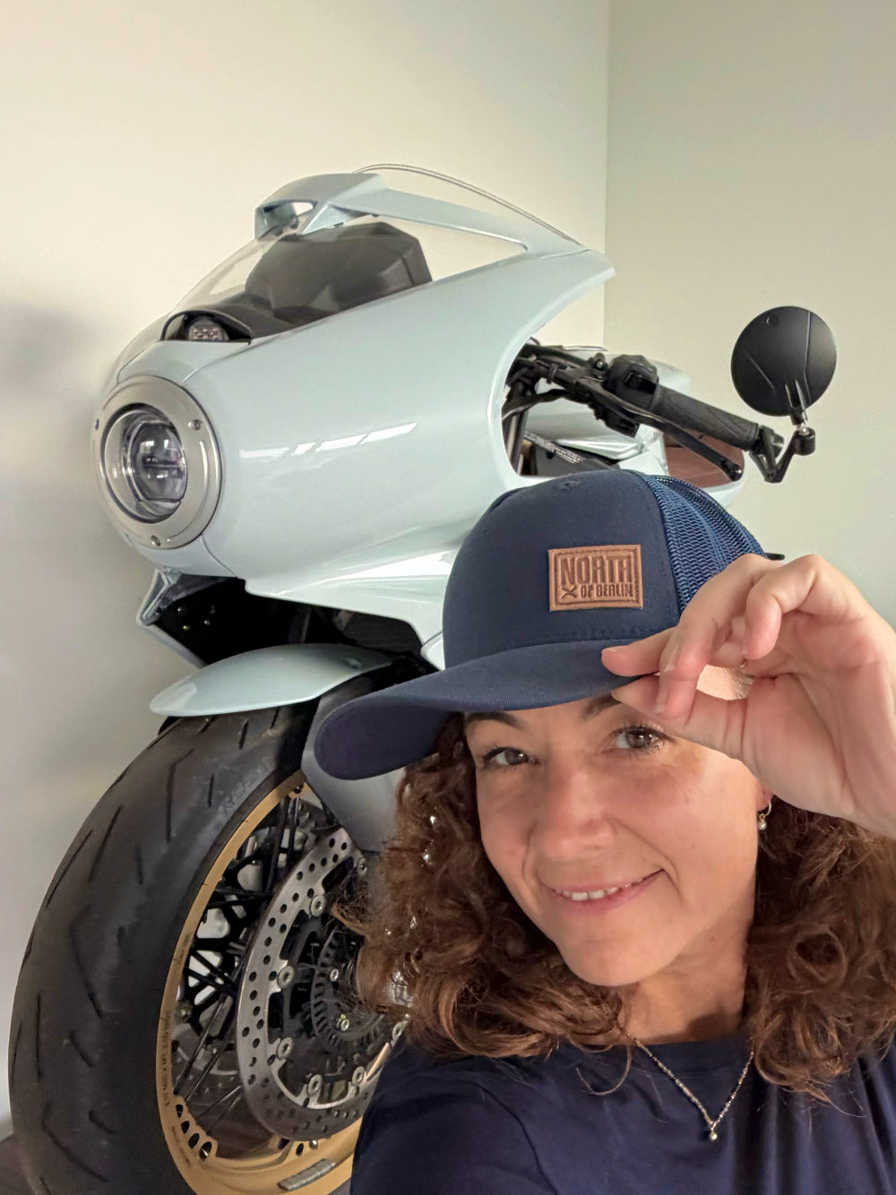 North of Berlin Trucker-Cap Blau getragen
