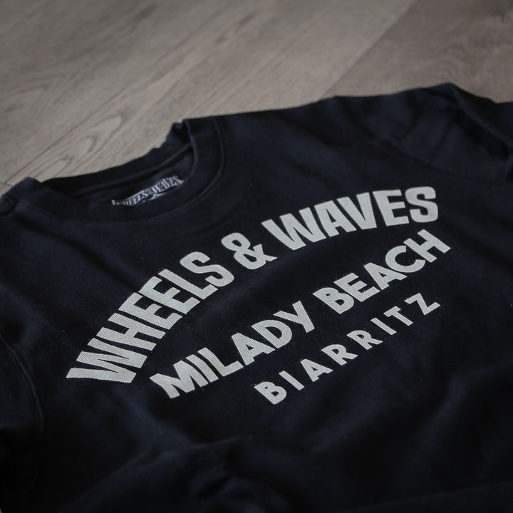 Wheels & Waves Sweat Milady Beach Black