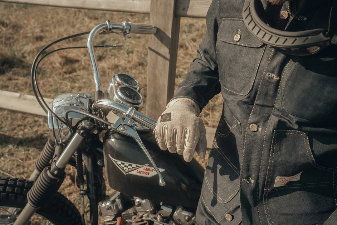Age of Glory Crafter Leather Gloves CE Aged White