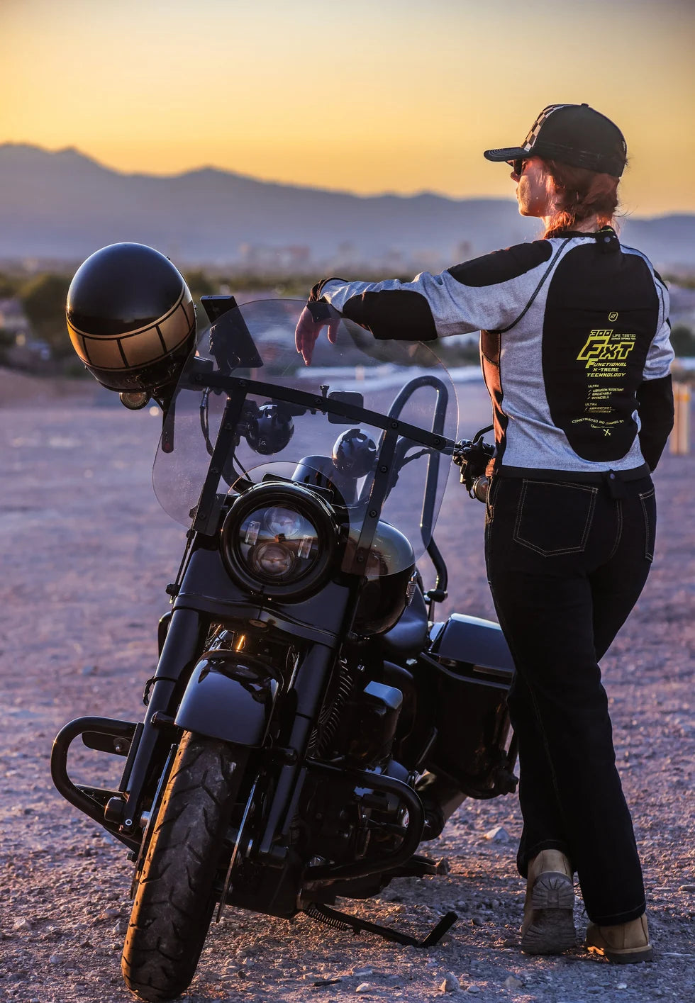 Queen Kerosin Kustombuilt Motorradinnenjacke in Grau – Ansicht 1