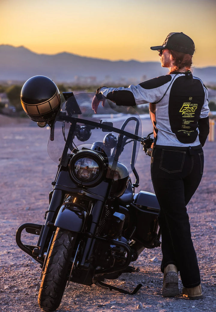 Queen Kerosin Kustombuilt Motorradinnenjacke in Grau – Ansicht 1